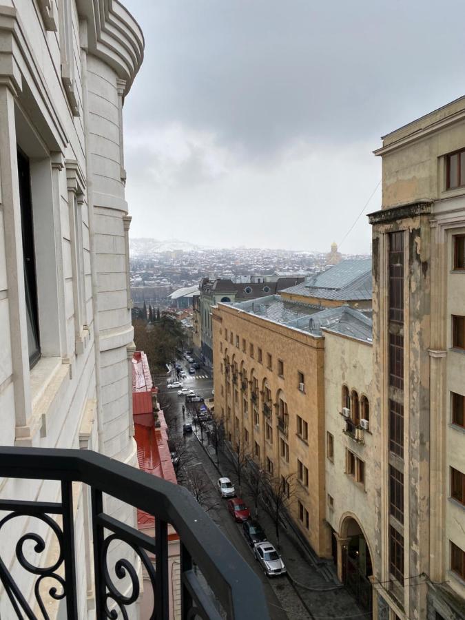 Parliament on Rustaveli Studio Tbilisi Buitenkant foto