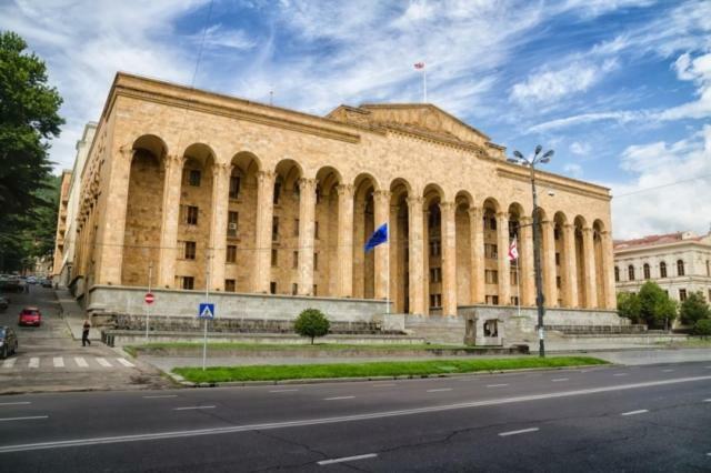 Parliament on Rustaveli Studio Tbilisi Buitenkant foto
